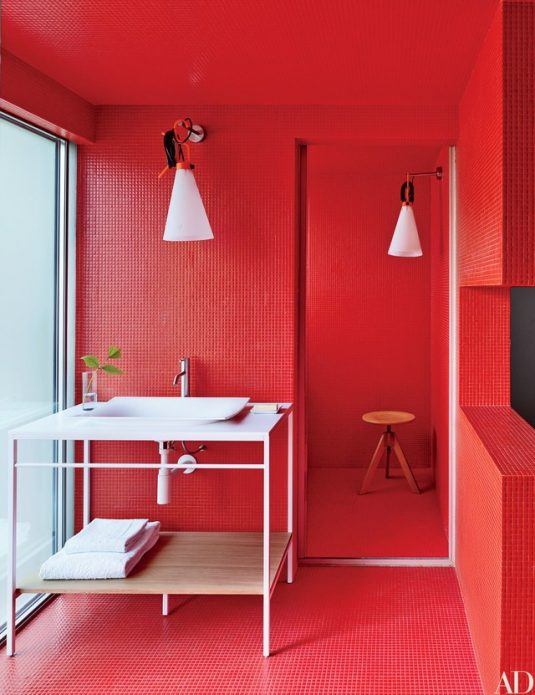 Дизайн ванной комнаты в красном цвете 