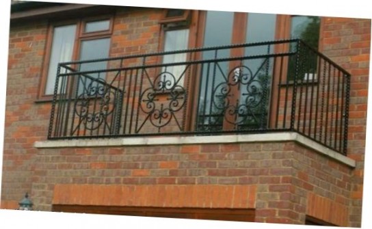 кованые балконы в частных домах фото