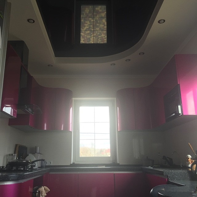 потолок на кухне фото
