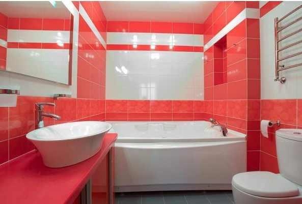 червоно біла ванна кімната