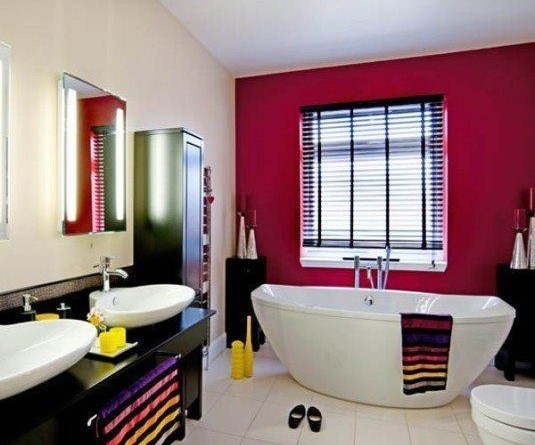 Яскравий дизайн ванної кімнати