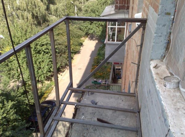 Капітальний ремонт балкона в хрущовці