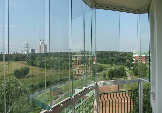 панорамне скління балконів