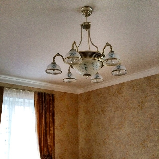 подвесные люстры для гостиной фото